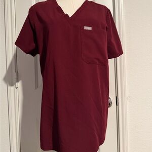 Figs women’s Maroon V-Neck Short Sleeve Shirt (FIGS SCRUBS SET)